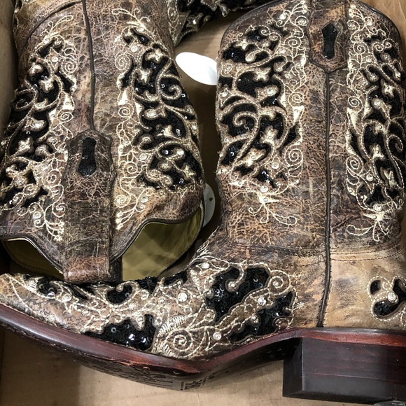 Boots - Picture 7 of 8